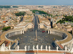 Data/Images/st_peters_square_vatican_city_s.jpg